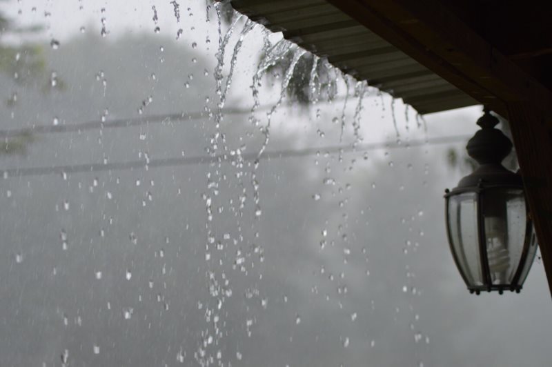 Install a roof in the rain